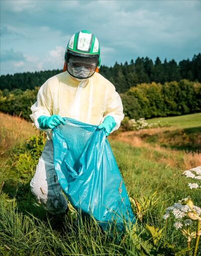 In NRW verursachen invasive Neophyten Kosten und Risiken für Biodiversität, Gesundheit und Infrastruktur. Mit VitaForst erhalten Sie einen Partner, der planvoll, rechtssicher und nachhaltig vorgeht.